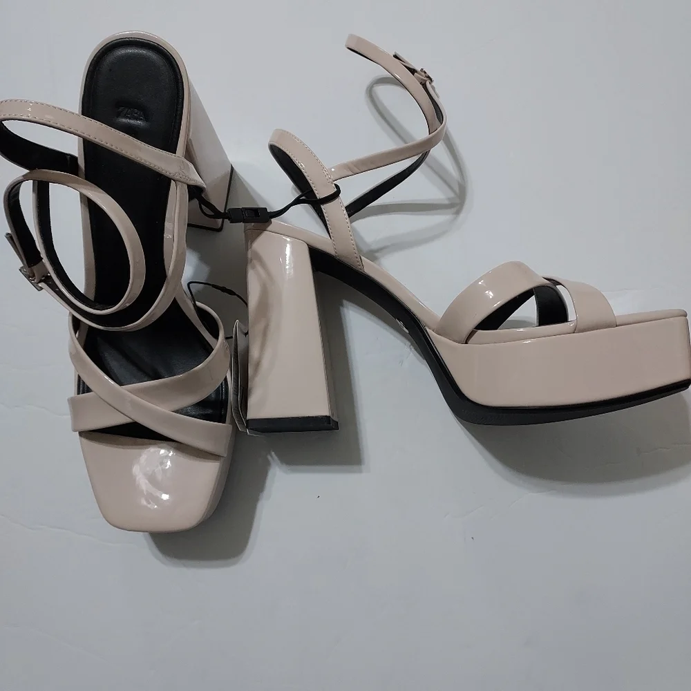 PATENT heeled platform sandals